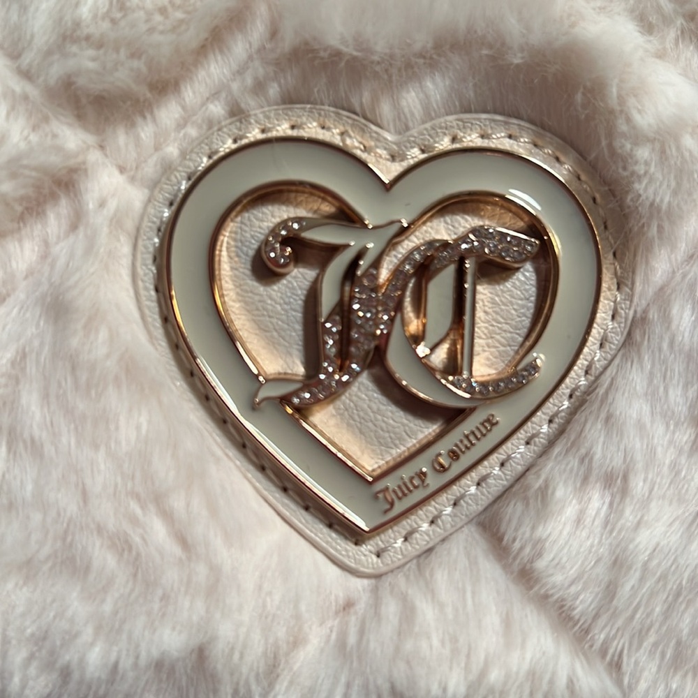Juicy Couture Los Angeles NWT Angle “Let’s Get Cozy” Faux Fur Crossbody Bag (53) - Picture 8 of 10